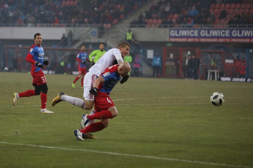 Derby Śląska przerwane, potem zakończone. Kibice Górnika...