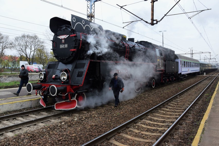 Przez Inowrocławia przejechał pociąg "Piernik" relacji...