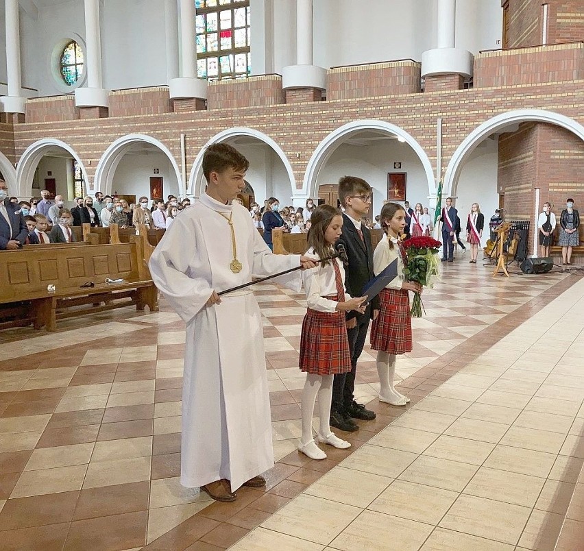 Inowrocław. Inauguracja nowego roku w Katolickiej Szkole Podstawowej z udziałem prymasa Polski Wojciecha Polaka