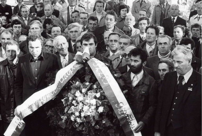 NSZZ RI Solidarność przy grobie Wincentego Witosa w 1981...