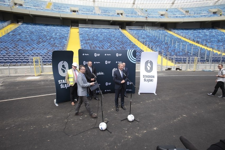 Stadion Śląski ma już montowaną murawę