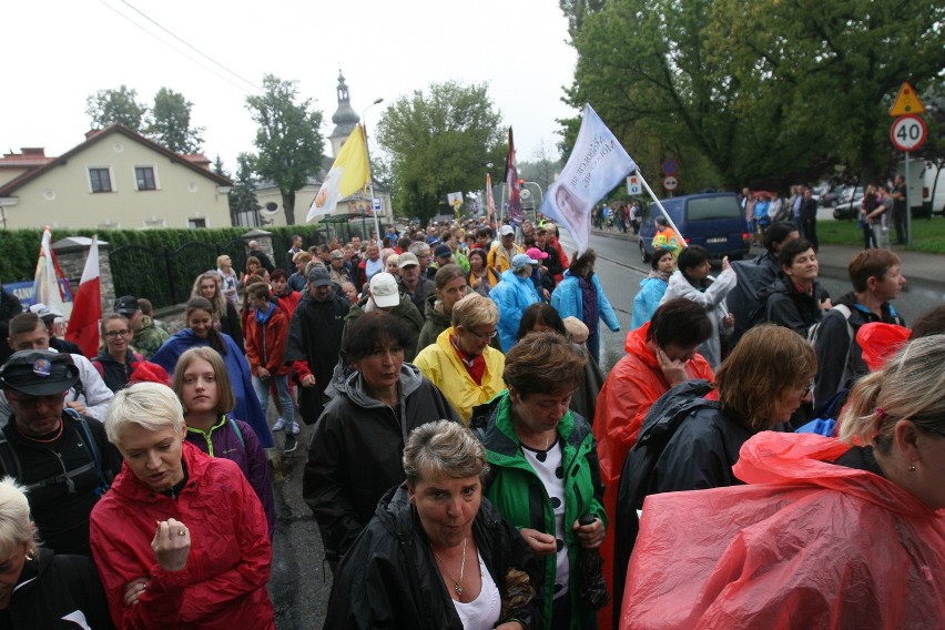 Wyruszyła 25. Piesza Pielgrzymka Diecezji Bielsko-Żywieckiej na Jasną Górę 2016 [ZDJĘCIA]