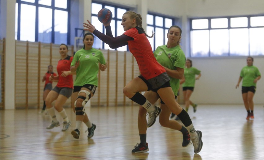 SPR Handball Rzeszów - Start Michałkowice 33:28 (17:11)...