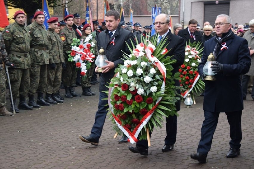 Mieszkańcy Końskich świętowali przed Pomnikiem Wdzięczności