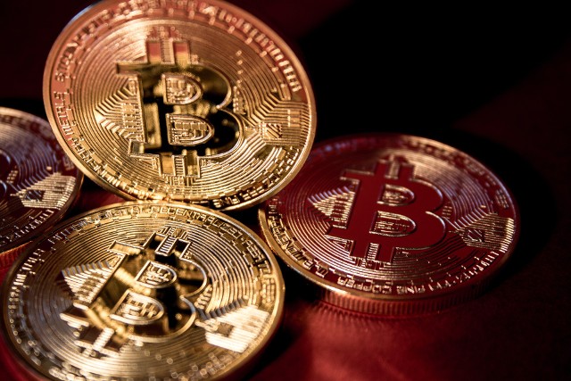 Bitcoin finiszował z roczną stratą przekraczającą  63 proc. Jest to o tyle istotne, że kryptowaluta numer jeden odpowiada za aż 38 proc. kapitalizacji całego rynku