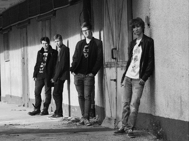 Rozwijający się zespół Abusement grający muzykę grungową i rockową tworzą (na zdjęciu od lewej): Krzysztof Skiepko, Dariusz Stankiewicz, Jędrzej Chojnowski i Michał Matłowski.