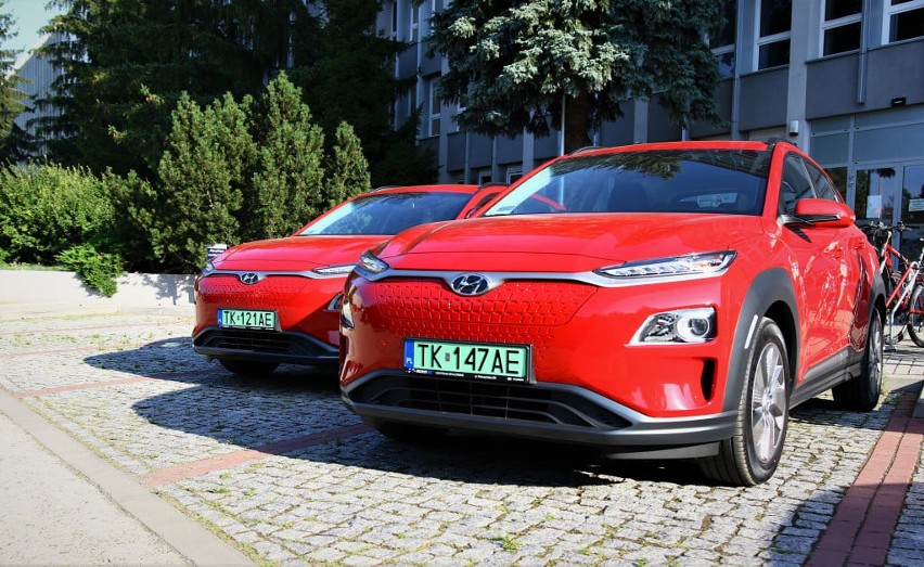 Dwa nowe pojazdy elektryczne we flocie samochodowej Urzędu Marszałkowskiego w Kielcach. Zakup kosztował 270 tysięcy złotych 