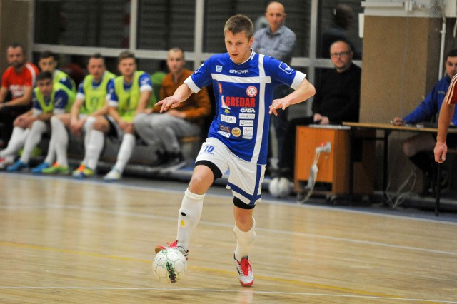 Mateusz Fabiszewski zdobył dwa gole dla drużyny z Brzegu.