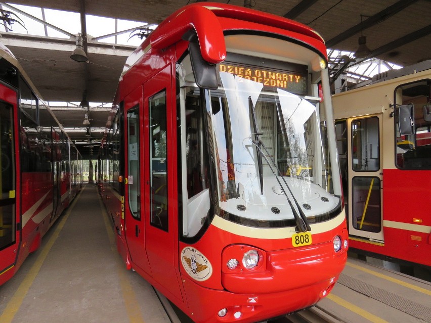 Dzień Otwarty Warsztatów Tramwajowych w Chorzowie: Nowe tramwaje otrzymały imię Skarbek [ZDJĘCIA]