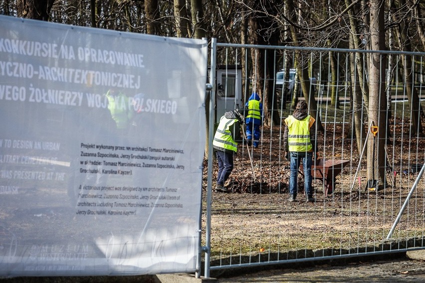 Ekshumacja szczątków majora Henryka Sucharskiego i kaprala Andrzeja Kowalczyka na Westerplatte w najbliższych dniach  
