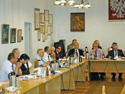 Prawie siedem godzin trwała wtorkowa sesja rady powiatu Fot. Jacek Sypień
