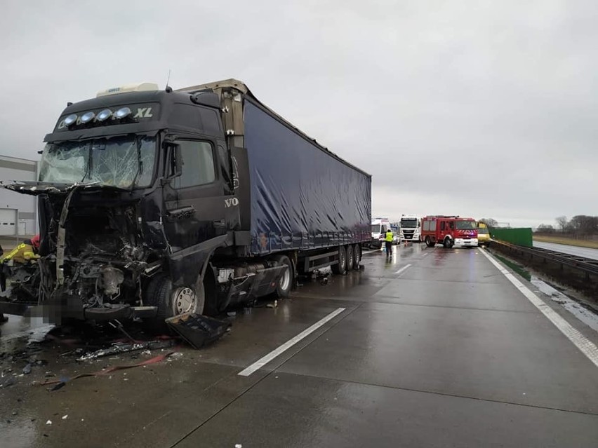 Poważny wypadek na autostradzie. A4 zablokowana, potężny korek