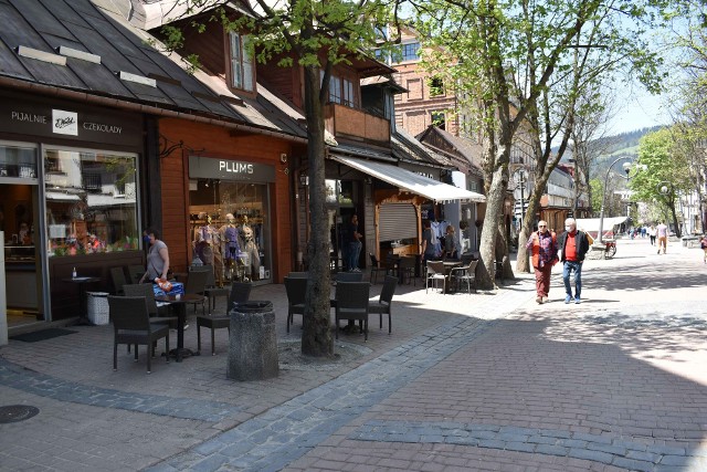 Większość zakopiańskich restauracji już działa. Kolejne otworzą się w czerwcu. Ruchu jednak za dużego wciąż nie ma