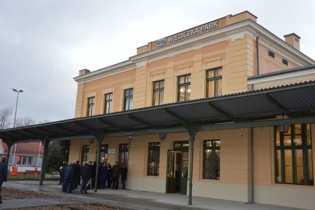 Zabytkowy dworzec na stacji „Wieliczka Park” odzyskał dawny blask i jest wizytówką miasta
