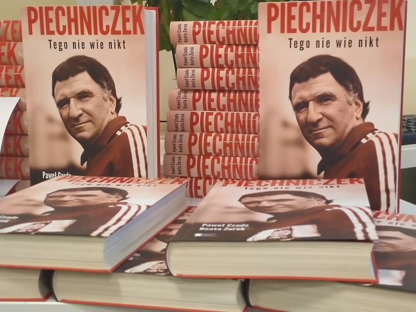 Słynny trener Antoni Piechniczek na spotkaniu w Krasocinie. Przyszło wielu fanów piłki nożnej (ZDJĘCIA) 