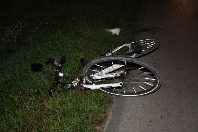 Dwóch cyklistów pojechało do szpitala po zderzeniu w gminie Łoniów.