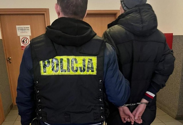 W ręce policjantów wpadł miedzy innymi 32-letni mieszkaniec Bydgoszczy. Był poszukiwany listem gończym. W momencie zatrzymania miał przy sobie marihuanę