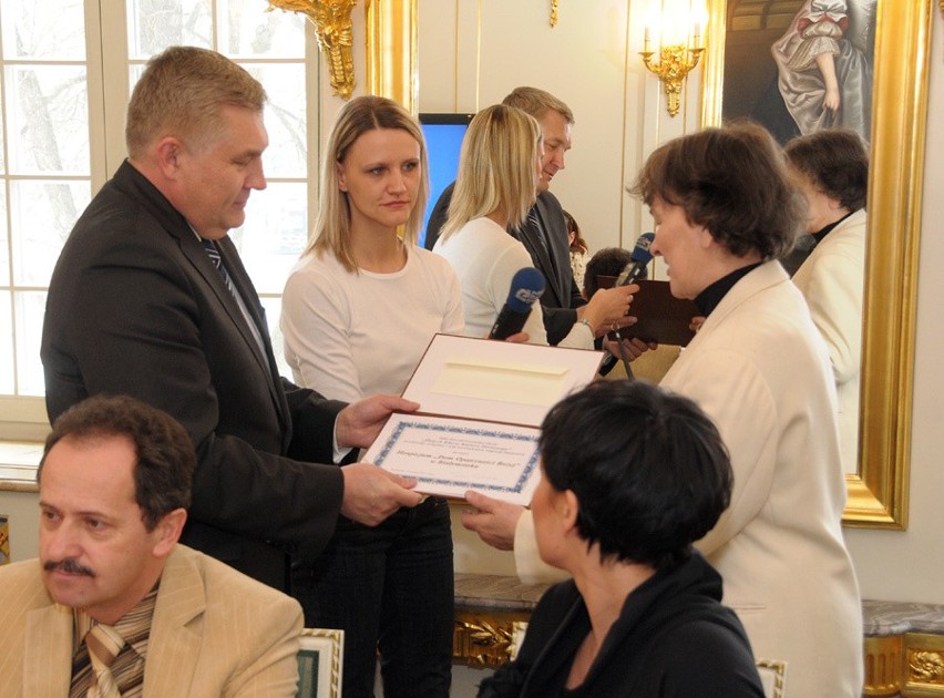 Prezydent przekazal hospicjum nagrode ze Zlotych Kluczy