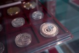 NBP wprowadzi nową monetę "smoleńską" o nominale 100 zł. Kiedy trafi do obiegu?