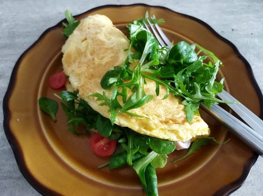 W sobotę na śniadanie proponujemy przygotować prosty omlet z...