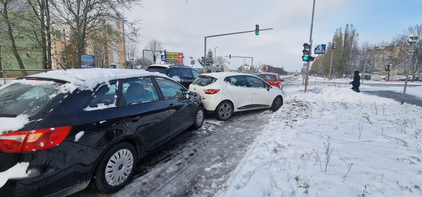 Zderzenie trzech samochodów na ul. Władysława IV w Koszalinie [ZDJĘCIA]