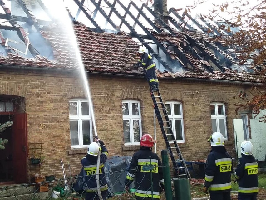 Strażacy otrzymali sygnał o pożarze domu w Podjeninie w...