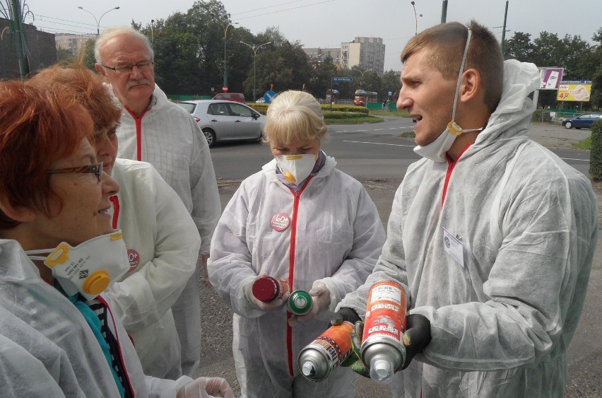 Sosnowiec: Seniorzy malowali graffiti na ścianie kamienicy [ZDJĘCIA]