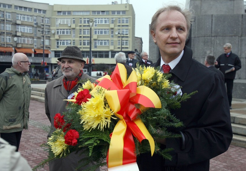 Święto 3 Maja: kwiaty pod pomnikiem Kościuszki.