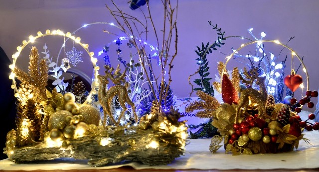 Na kiermaszu w Siennicy Różanej można było zakupić m.in. piękne stroiki prosto na świąteczny stół.