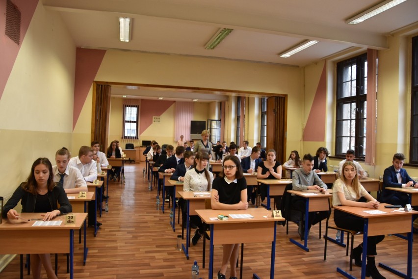 Egzamin gimnazjalny 2019 MATEMATYKA i PRZYRODA. Arkusze CKE i odpowiedzi. Czy we wszystkich szkołach na Opolszczyźnie rozpoczęły się testy?