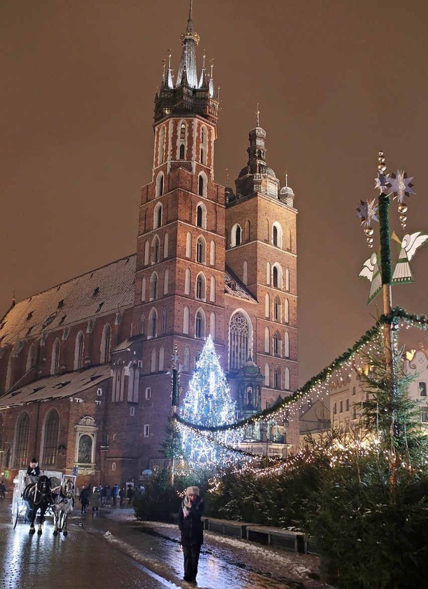 Krakowski Rynek w świątecznej odsłonie [ZDJĘCIA]