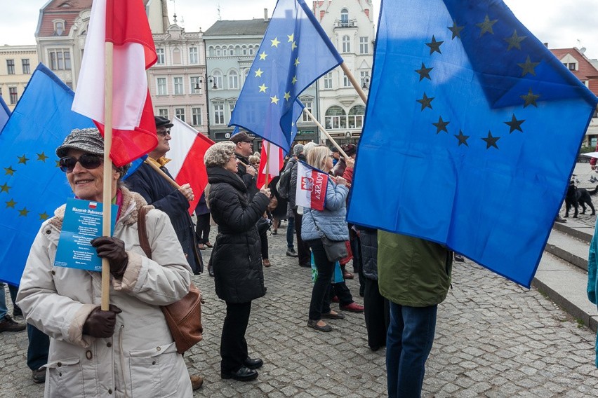 Spotkanie zwolenników UE na Starym Rynku odbyło się w...