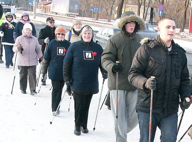 Nordic walking to sposób na zdrowie zarówno dla starszych, jak i młodszych