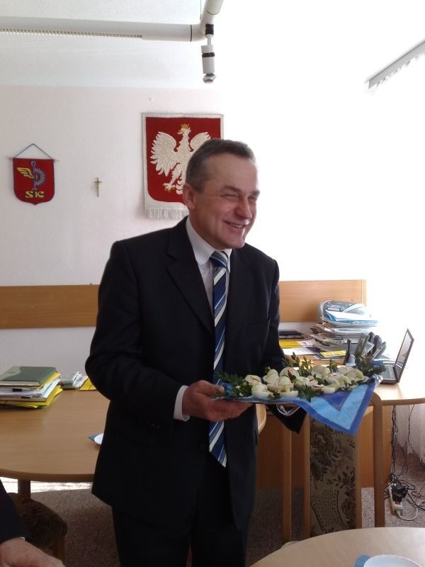 Prezydent Roman Wojcieszek częstował dziennikarzy tradycyjnym jajkiem.