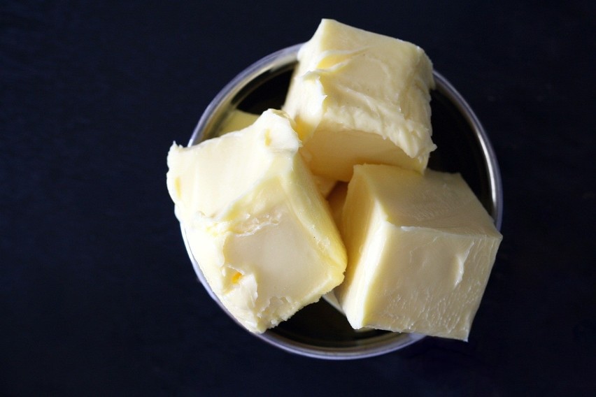 W Żabce osełka 300 g kosztuje 10,99, masło bez laktozy 8,49...