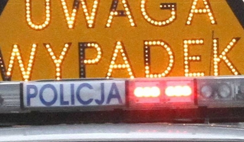 Wypadek w Suchedniowie, ranne zostały trzy młode osoby. Kierowcą 19-latek w bmw