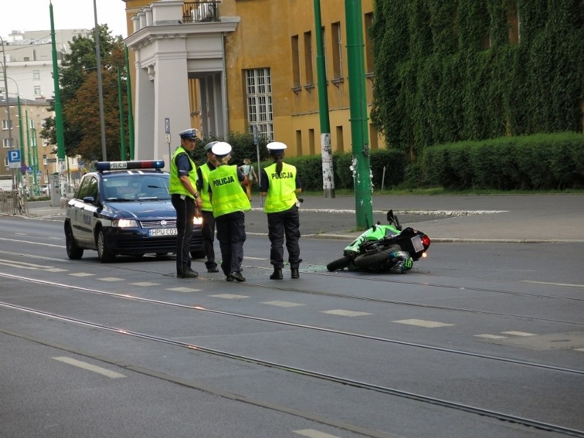 Wypadek na Śniadeckich w Poznaniu: W motocyklistę uderzył...