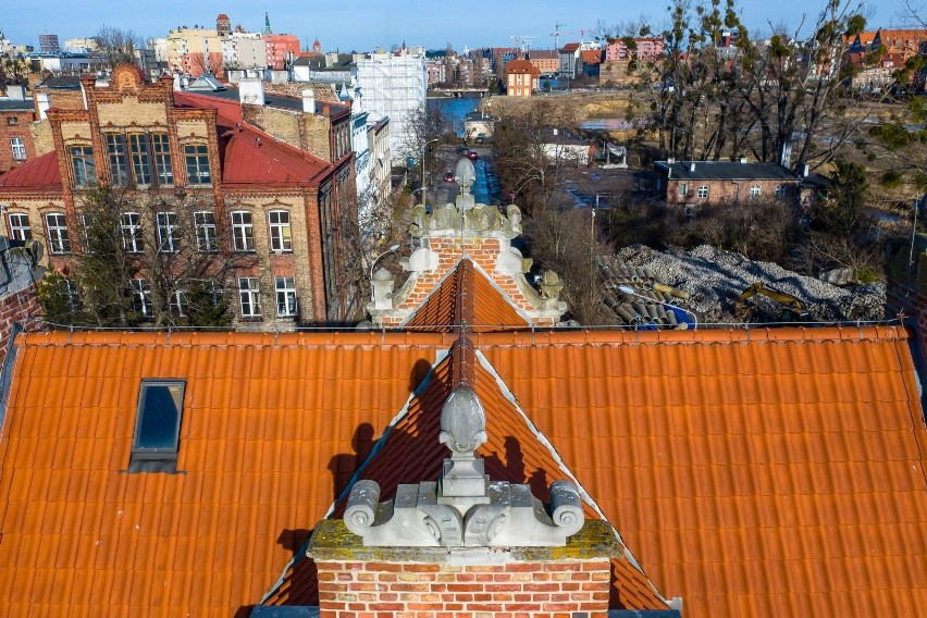 Brama Nizinna, jeden z wielu cennych zabytków w Gdańsku,...