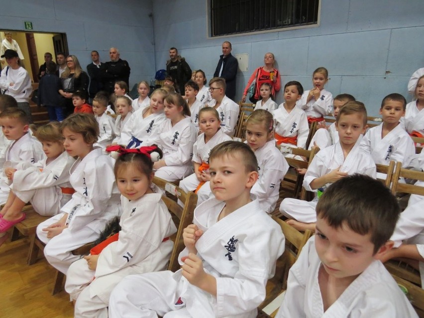 Mikołajkowy Turniej Karate w Kielcach z 500 uczestnikami. Dzieci, młodzież, dorośli i święty Mikołaj [ZDJĘCIA] 
