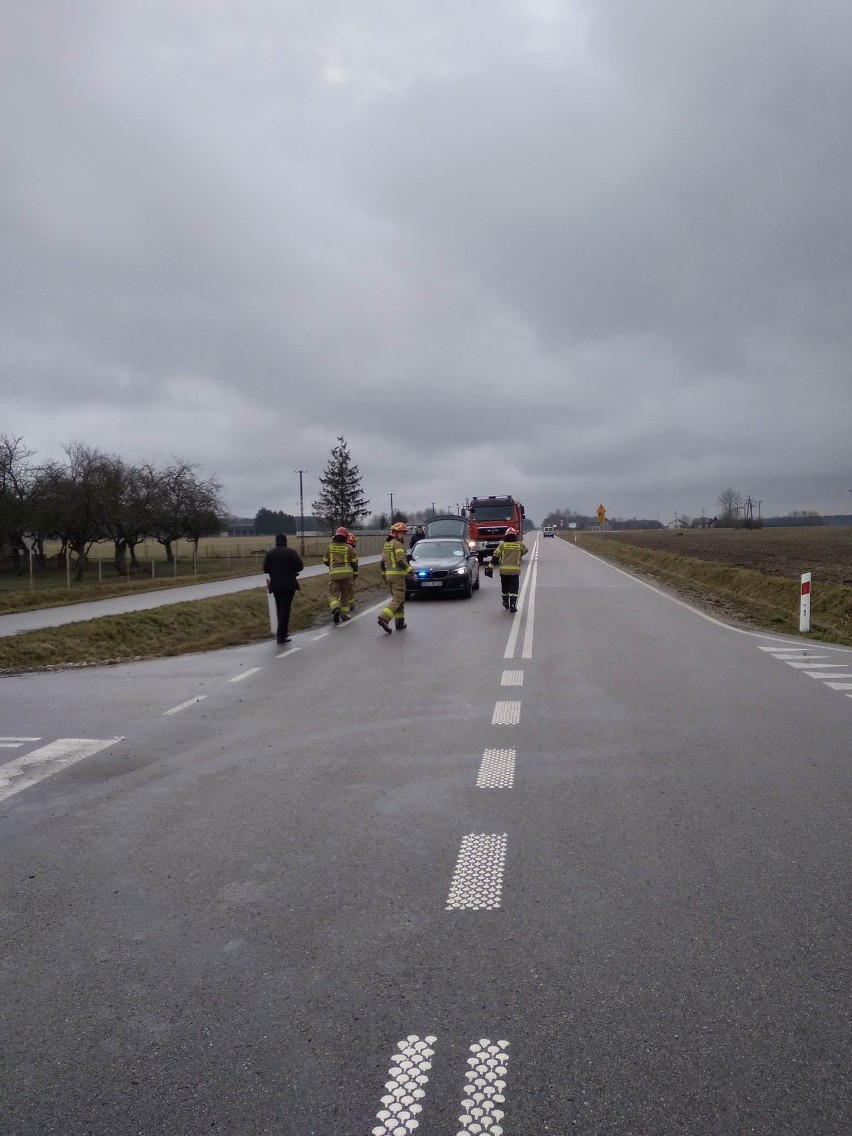 Wypadek w Jaszczołtach na drodze wojewódzkiej 690. Kierowca nissana potrącił 17-latka na motorowerze