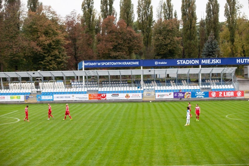 Hutnik Kraków. Tak wyglądały puste trybunach stadionu na Suchych Stawach w meczu ze Skrą Częstochowa [ZDJĘCIA]