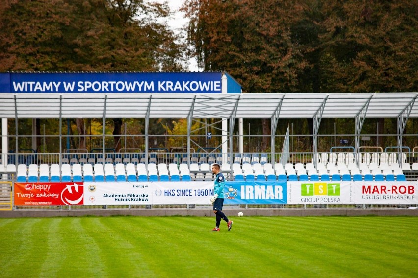 Hutnik Kraków. Tak wyglądały puste trybunach stadionu na Suchych Stawach w meczu ze Skrą Częstochowa [ZDJĘCIA]