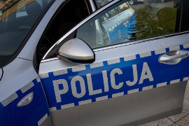 Naczelnik klepnął pracownicę komendy policji w pośladki. Sprawę zbada prokuratura