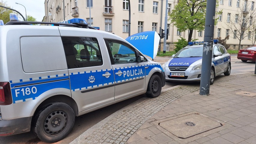 Zderzenie z udziałem radiowozu policji w środę (24 kwietnia) na ul. Narutowicza w Łodzi ZDJĘCIA