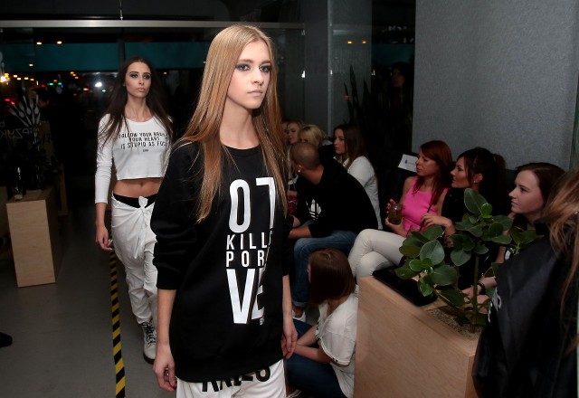 Modelki prezentowały ubrania szczecińskich marek odzieżowych. Na zdjęciu Everything but not happieness.
