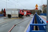 Duża awaria na moście Szczytnickim we Wrocławiu. Uszkodzona rura z gazem, ewakuowano ludzi [ZDJĘCIA]