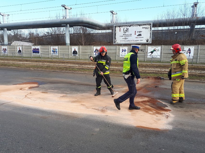 Wypadek na Kilińskiego dzieci trafiły do szpitala. Zderzenie 3 samochodów na ul. Kilińskiego w Łodzi. Zdjęcia