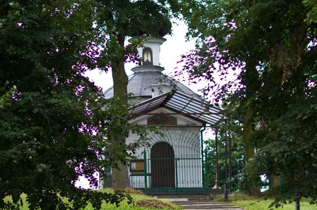 Zabytkową kapliczkę ufundował hetman Branicki