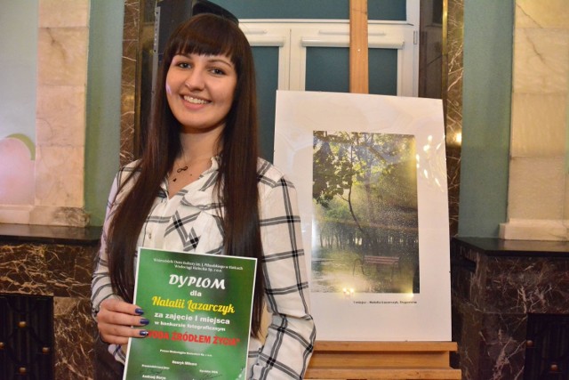 Natalia Łazarczyk ze Stąporkowa zdobyła pierwsze miejsce w konkursie "Woda źródłem życia".