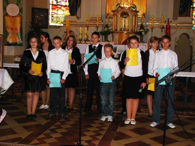 Świeto szkoly w Dybkach (gm. Ostrów Maz.)